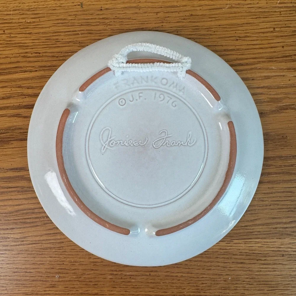 Frankoma Joniece‎ Frank The Gift of Love 1976 Christmas Plate White Sand Pottery